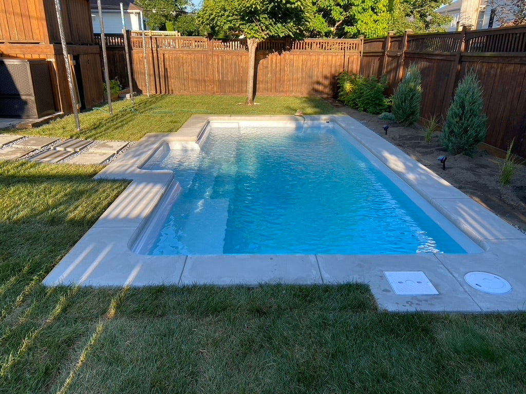 Piscine avec entrée par le coté 12 x 22 Mova