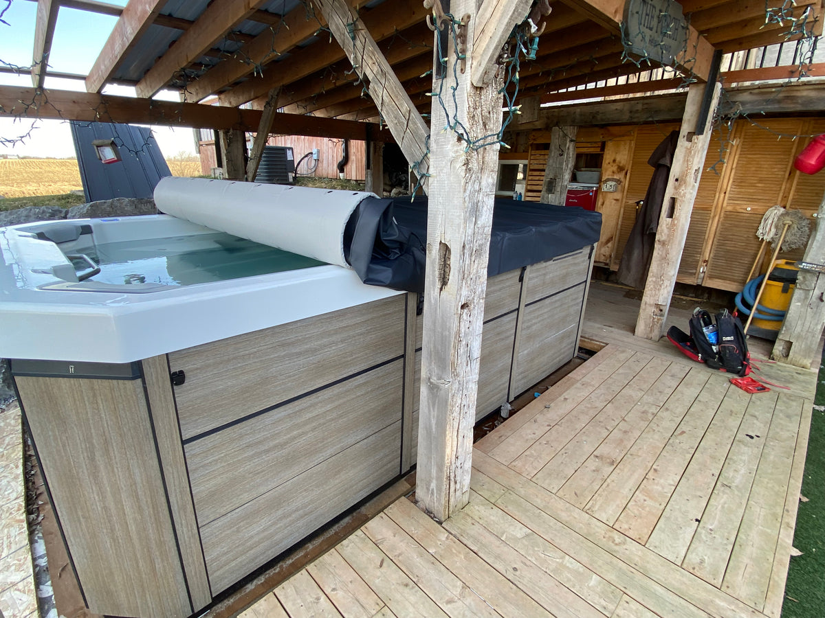 Couvert de spa et spa de nage enroulant SmarterCover