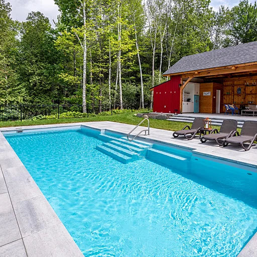 Britannia - Piscine 16' x 35' en fibre de verre Azoria