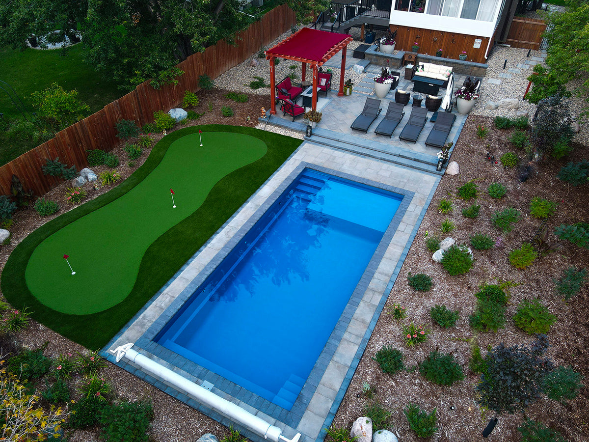 Hampton Sud - Piscine 14' x 30' en fibre de verre Azoria