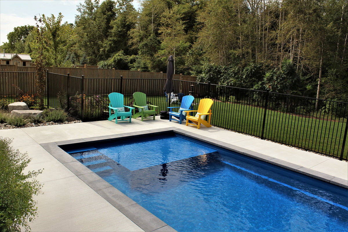 Hampton Sud - Piscine 14' x 30' en fibre de verre Azoria